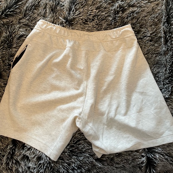 NIKE Tech Fleece Shorts - Picture 3 of 4